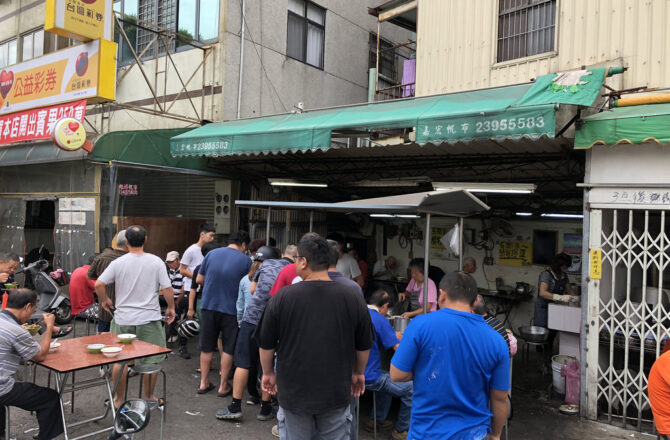 【台中大里】無名控肉飯｜超人氣排隊美食 噴汁控肉飯