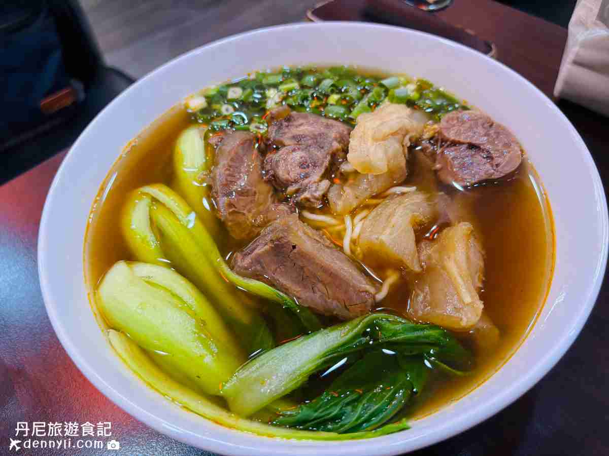 隆師父牛肉麵專賣